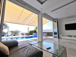 Villa Sunrise first line in Coral Bay