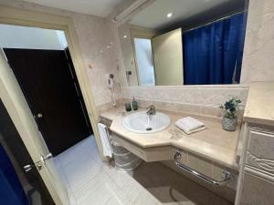 Estudio PYR privado con piscina y playa