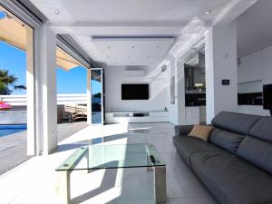 Villa Sunrise first line in Coral Bay