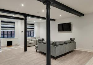 Temple Court Cavern Quarter Apartments by Happy Days