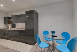 Temple Court Cavern Quarter Apartments by Happy Days