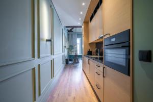 Riverside Oasis by LovelyStay