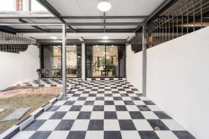 MIQ HK16 - 3BR Huai Khwang MRT with Pool Table near Jodd Fair