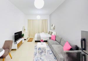 Studio Apartment in Dubai Marina with Balcony