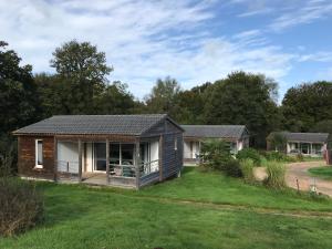 Le Domaine du Scorff - hébergements insolites chalets 4 à 6 personnes et roulottes