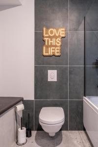 Old Town stylish studio with spacious bathroom