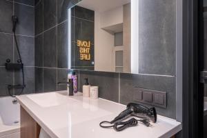 Old Town stylish studio with spacious bathroom