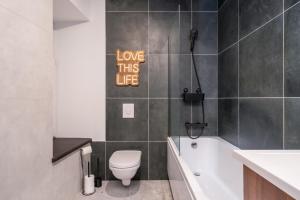 Old Town stylish studio with spacious bathroom