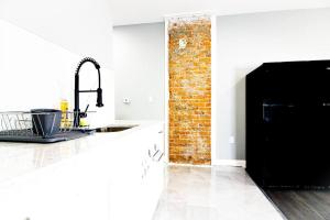 Modern 1 Bedroom Apartment close Falls and Casino