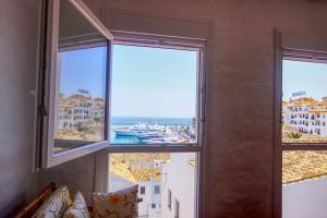 1079 - Frontline Puerto Banus Apartment