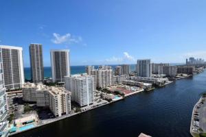 Amazing Studio 2 Full Beds, Beach Service and Pool