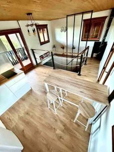 Chalet entièrement rénové proche Besançon