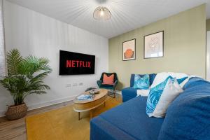 Stylish 4-Bedroom Townhouse with two large parking spaces and superfast Wi-Fi