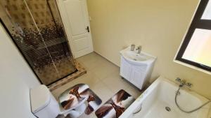 Six64 on KINGSWAY A5