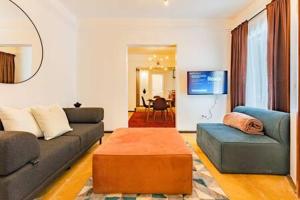 NEW Amsterdam St Condo Parque Mexico 5-min Walk