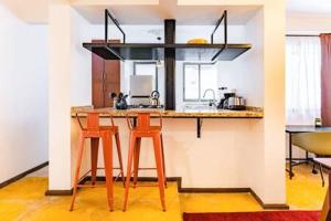 NEW Amsterdam St Condo Parque Mexico 5-min Walk