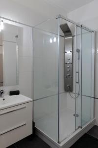 Appartements Manhattan Loft - centre - 5 mn a pied gare - parking prive - patio : photos des chambres