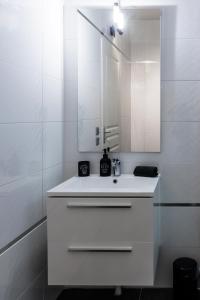 Appartements Manhattan Loft - centre - 5 mn a pied gare - parking prive - patio : photos des chambres