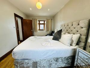 Spacious 6 Bed Residence in Wembly, London