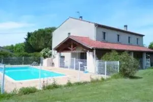 Grande maison, piscine et poêle à bois , à SOUAL - 索雷兹