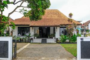 Griya Merbabu Asri Homestay (up to 14pax @ Salatiga central)