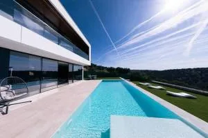 Villa exclusiva con piscina infinity y jacuzzi! - Colmenar del Arroyo