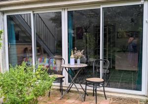 Garden studio at the gates of Paris