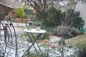 Garden studio at the gates of Paris