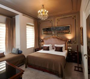 Two-Bedroom Apartment with kitchen room in Faik Pasha Suites Special Category