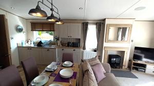Binka - Luxury 40 x 14ft Lodge