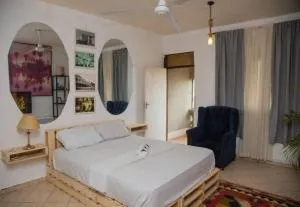 Artist sanctuary in bamburii - Utange