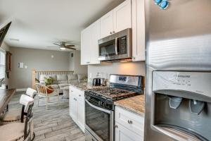 1 Mi to Marina District! Bright Brigantine Condo