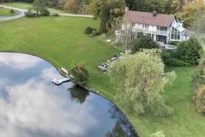 The Manor-Stunning Modern Farmhouse with Hot Tub - ويست دوفر