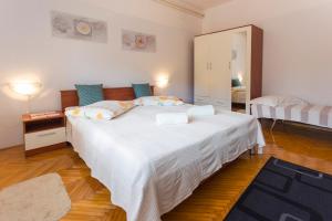 Spacious and bright apartment- Silvio 1