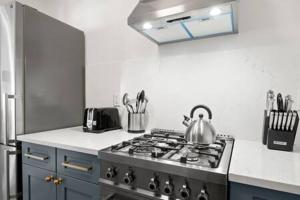 The Adaline #1 - Upscale Hyde Park Apt, First Floor