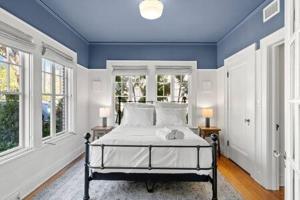 The Adaline #1 - Upscale Hyde Park Apt, First Floor