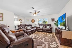 Lovely home with oversized heated pool in quiet neighborhood - Villa Polish Palace South