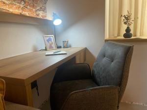 UnderStreet studio with private parking