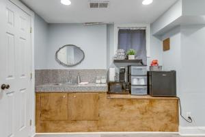 1 Mi to Coors Field Cozy Denver Studio with Patio!