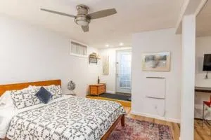 Cozy Private Apt near Downtown - Thayer Beach