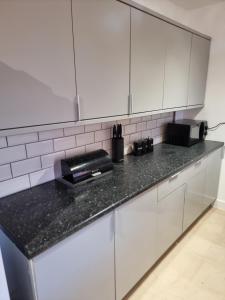 Dulverton house - 3 bed house sleeps 6+ driveway+close to M1