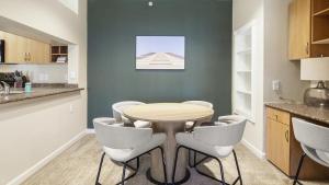 Landing Modern Apartment with Amazing Amenities (ID1245X969)