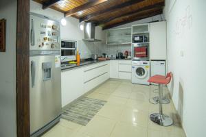 chalet con parque quincho y pileta