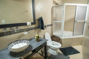 chalet con parque quincho y pileta