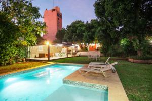chalet con parque quincho y pileta