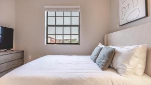Landing Modern Apartment with Amazing Amenities (ID8214X04)