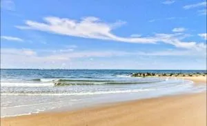 Cozy condo steps from the Beach access - Gloucester