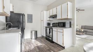 Landing Modern Apartment with Amazing Amenities (ID1182X417)