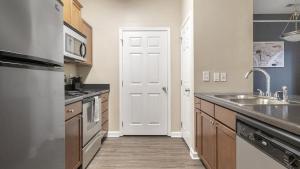 Landing Modern Apartment with Amazing Amenities (ID1189X390)