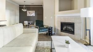 Landing Modern Apartment with Amazing Amenities (ID1189X390)